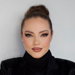 AMANDA KAROLINY